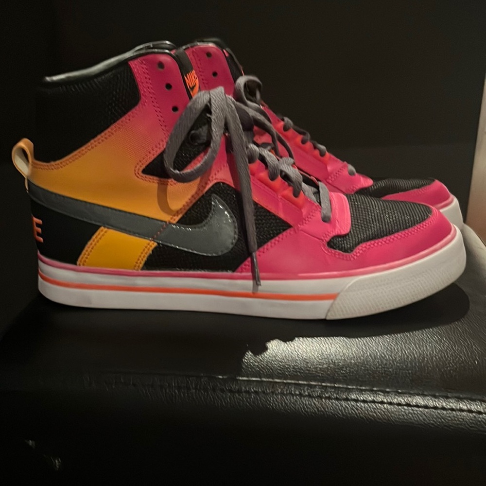 Nike delta force sneakers